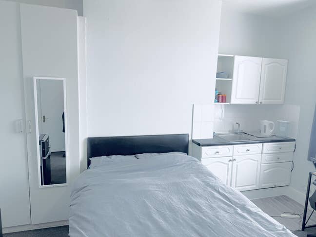 📍Modern Studio with own kitchen & bathroom 📍RG1 Main Photo