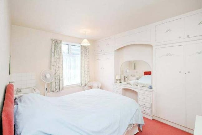Double Room Available Main Photo