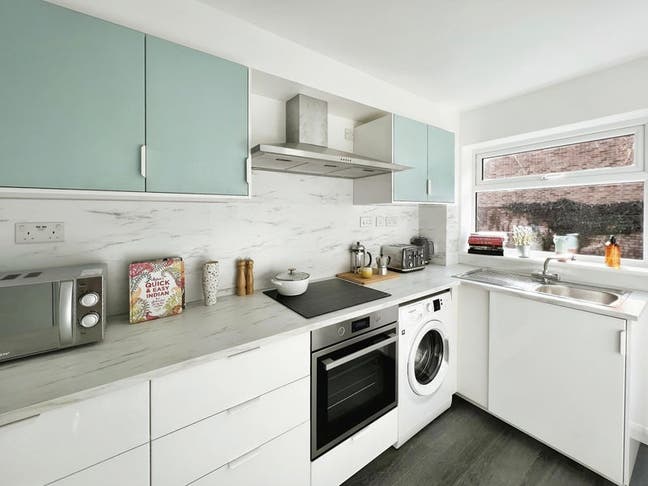 Lovely Double Room in House Share w/ cleaner  Main Photo