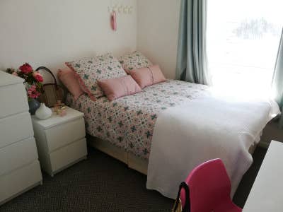 Great room in friendly houseshare Main Photo