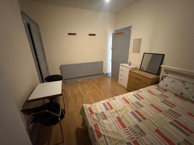 Double Room Available with Only 2 Mins Walk to Stn Main Photo