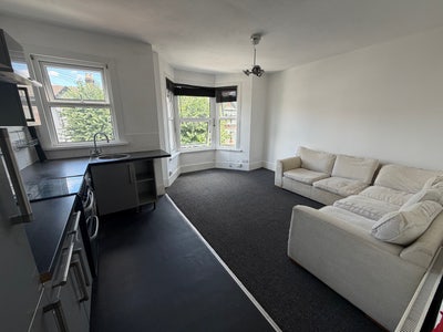 2 Double Bed First Floor Flat  Main Photo