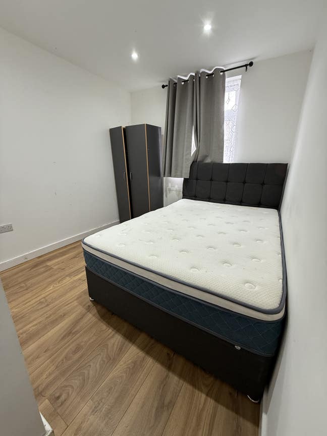 Ensuite double room to let ilford close to shops Main Photo