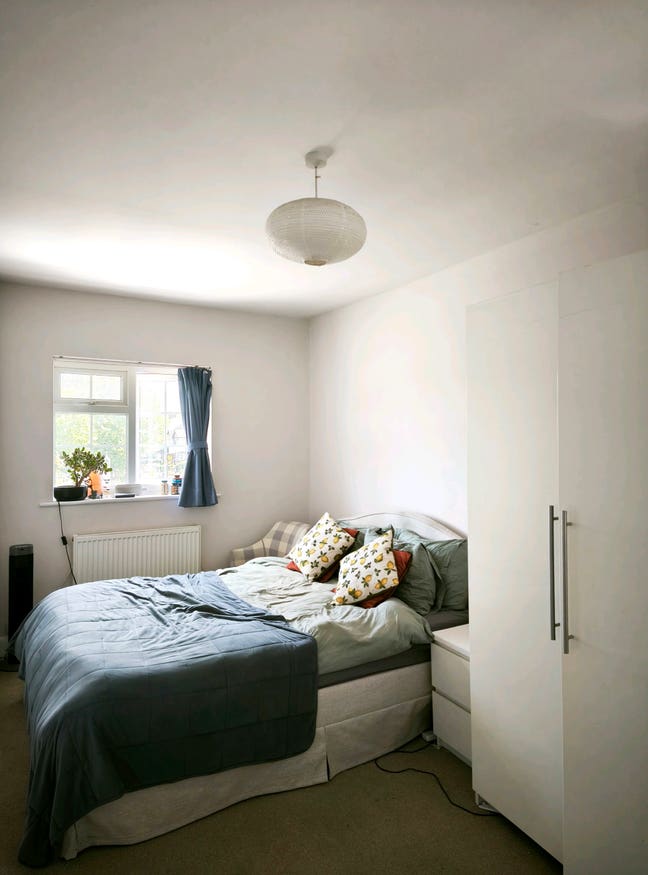 Large Double Room in Guildford (Near uni & town) Main Photo
