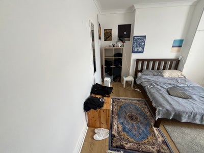 2 bedroom flat in Shepherd's Bush Main Photo