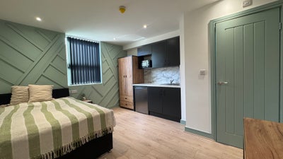 A Refurbished Beautiful and Modern House Share Main Photo