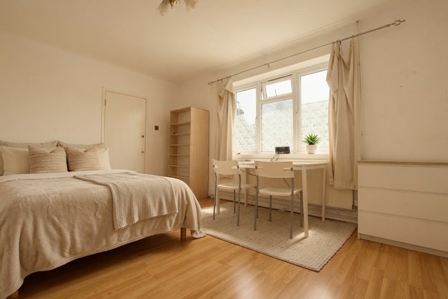 Stunning Rooms! Lovely House with Garden & Lounge Main Photo