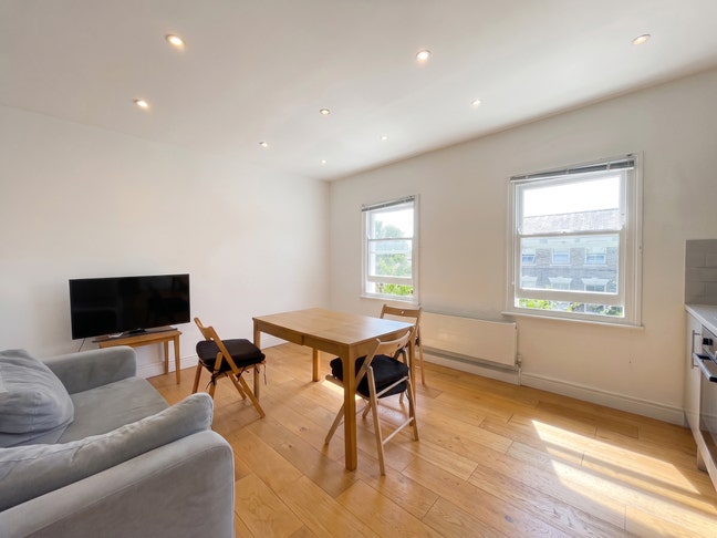 A beautiful 2 bedroom property in Finsbury Park N7 Main Photo