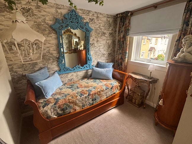Single room in quiet clean home  Main Photo