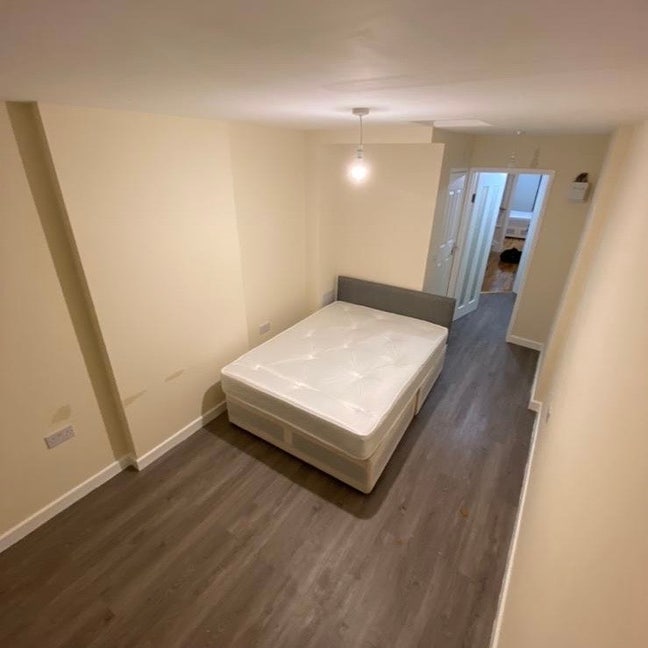 En-suite room available MK14 Main Photo