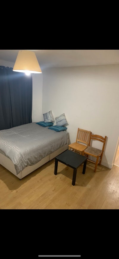 A lovely  studio flat with garden NW10 Main Photo