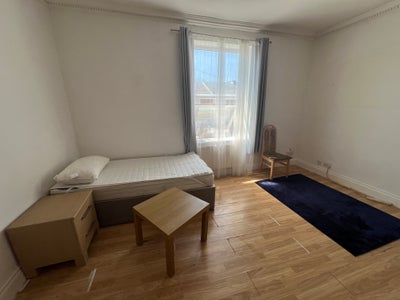 ✨  Large Room Available | City Centre Area Main Photo