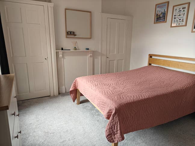 Double room to rent for weekdays Main Photo