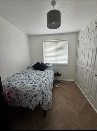 Lovely 2 Bed House with Garden  Main Photo
