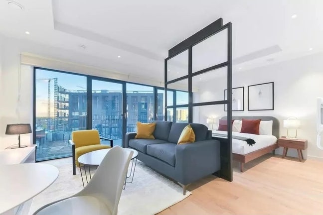 Luxury modern flat in London city island  Main Photo