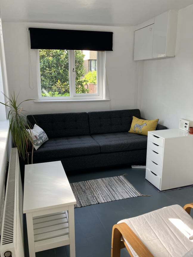 Stylish ensuite room, use of wfh/dining space, N2 Main Photo