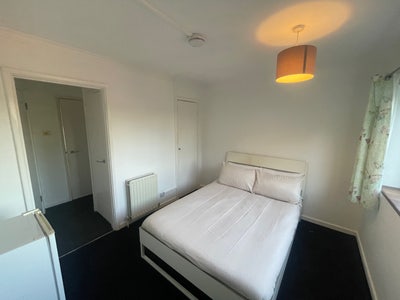 Large Double En-Suite Room Broadwater Stevenage Main Photo