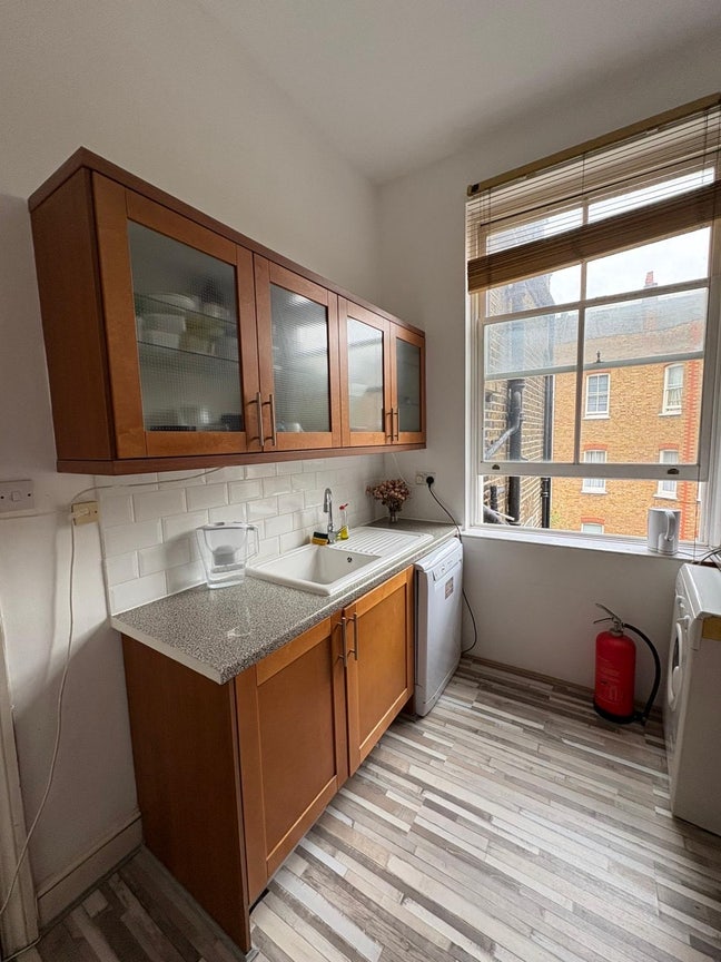 Cozy Double Room in Earl’s Court Available Aug 1st Main Photo