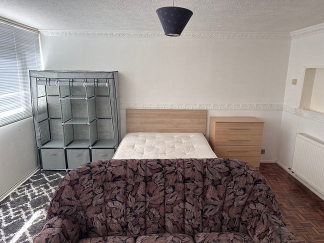 Large Double Room For Rent in shared house Main Photo