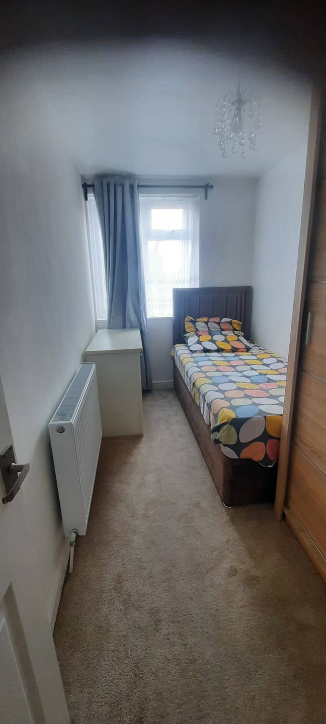 Single  Room  to  Let  –  Ilford  (IG6)
 Main Photo
