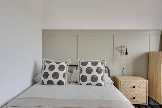 Spacious double room in friendly houseshare Main Photo