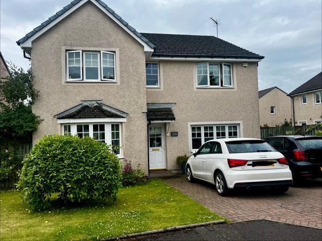 Spacious double bedroom available - female lodger  Main Photo