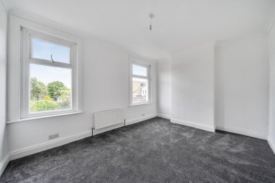 Bright & Spacious Double Room in SE25 Main Photo