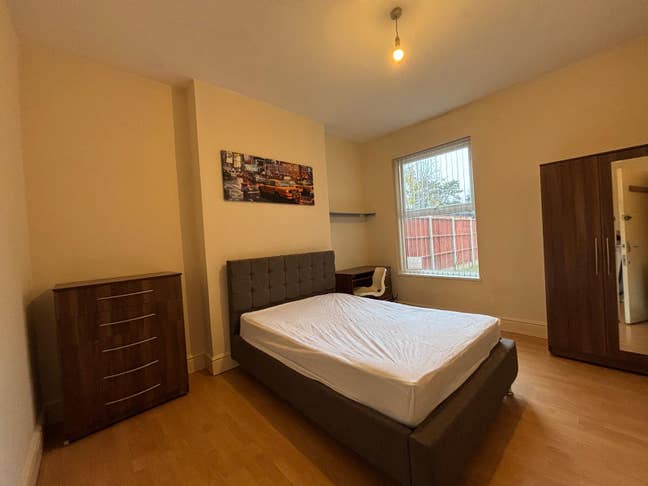 Spacious Double Room B23 Bills Inclusive Main Photo