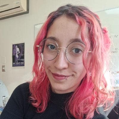Looking for a room with female roomates Main Photo
