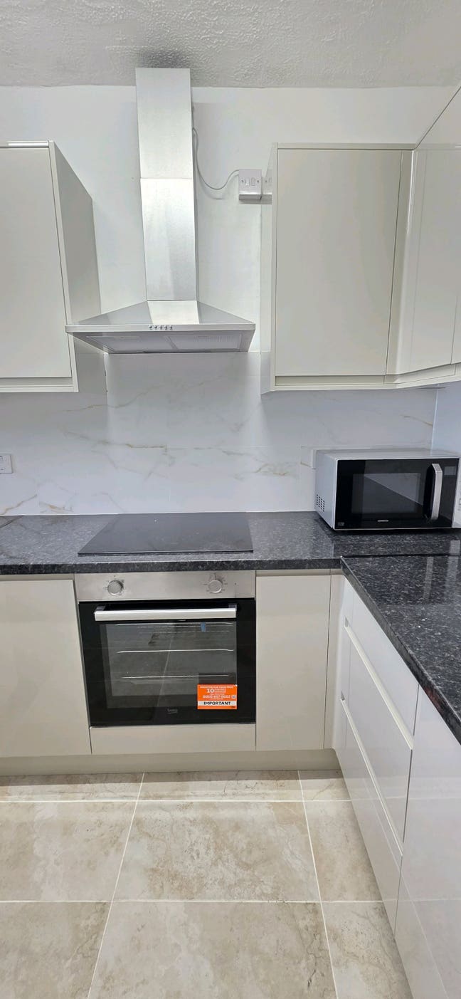 Beautiful Newly Refurbished 4 Doubles – White City Main Photo