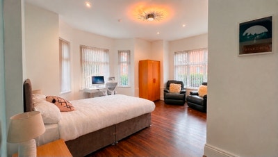 Doctors' Ensuite Room, Victoria Park, Bills Inc!!! Main Photo