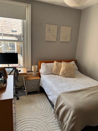 Quiet double bedroom in a sociable Balham flat Main Photo