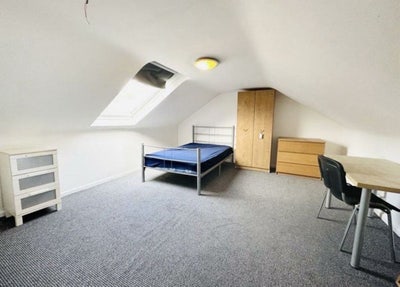 1 Double Room to Let Main Photo