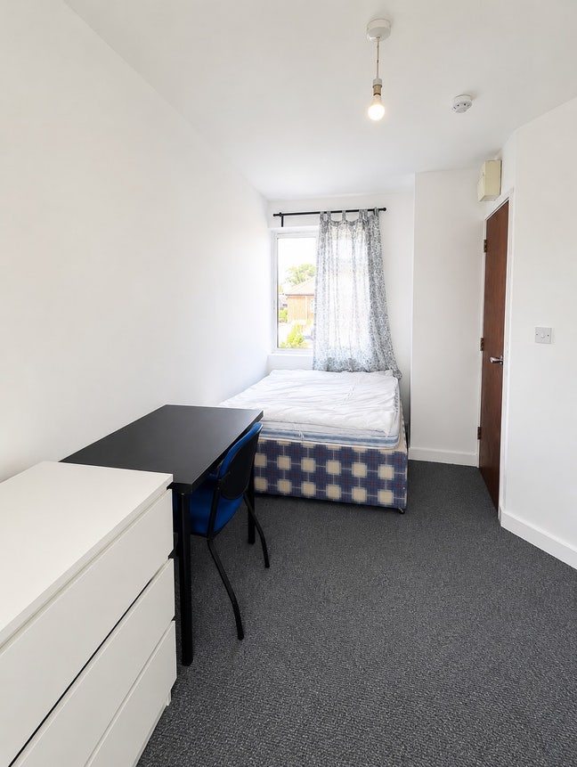  Double En-Suite Room Available Now Main Photo