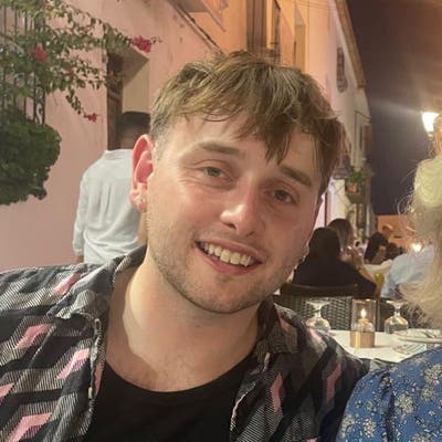 Professional Male seeks a single or double room Main Photo
