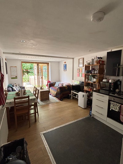 Double room in cosy flat with garden Main Photo