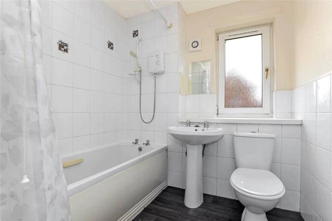 Two-Bedroom Ground Floor Flat for Rent – Parkhead Main Photo