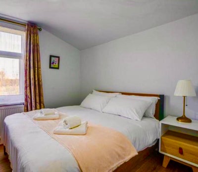 Double Room in Quiet Victorian Family Home – Main Photo