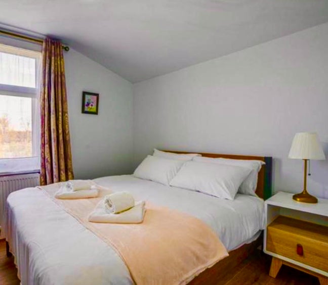 Double Room in Quiet Victorian Family Home – Main Photo