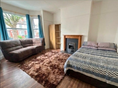 Spacious Room to let - Vic Park,M14 –All Bills Inc Main Photo