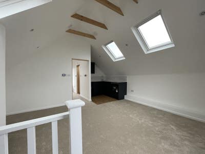 Bright Airy One-Bed | Bowes Park / Bounds Green Main Photo