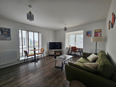 Stunning modern 1 bedroom apartment  Main Photo