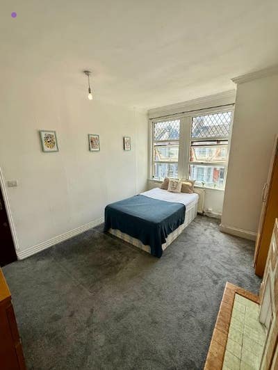 4 People? 2 Double Rooms 120&pound; Pw Each Tenant Main Photo