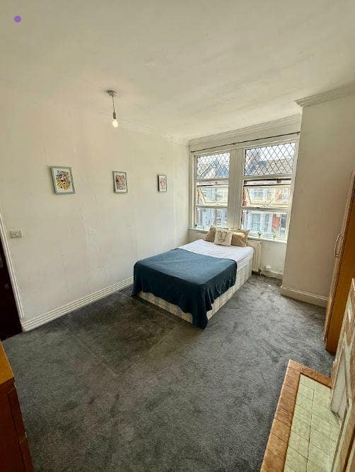 4 People? 2 Double Rooms 120&pound; Pw Each Tenant Main Photo