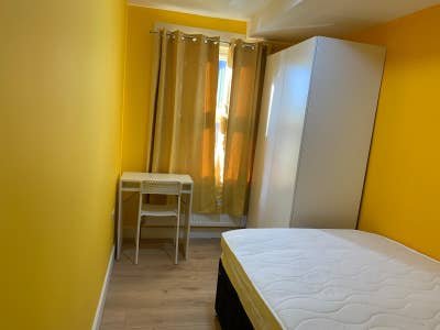 Amazing En-suite room Bills included Main Photo