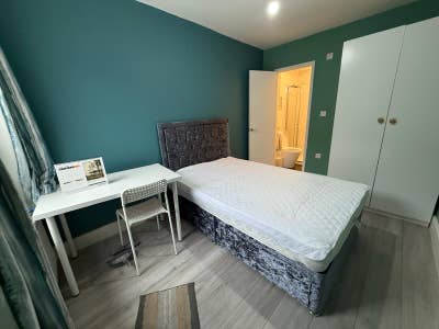 Incredible en-suite room bills included Main Photo