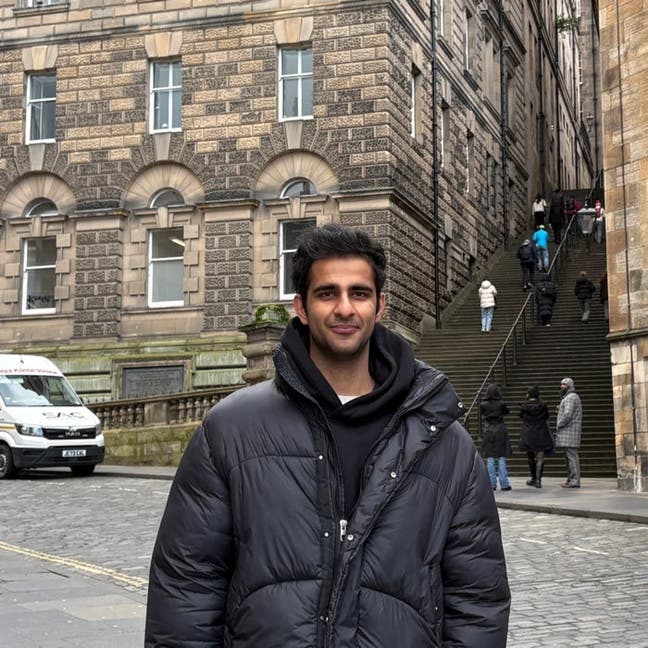 Professional Male seeks a single or double room Main Photo