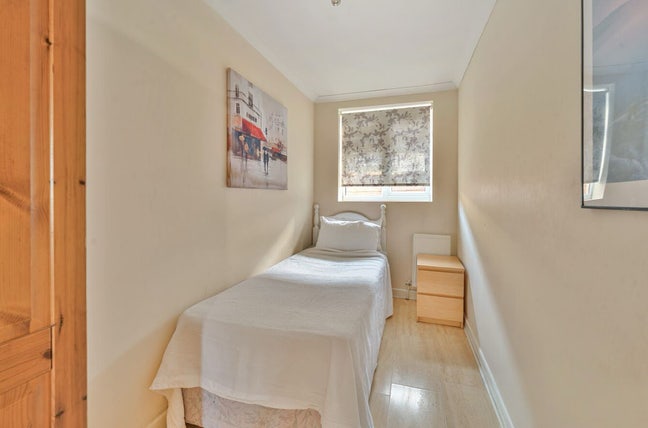 Single Bedroom  Main Photo