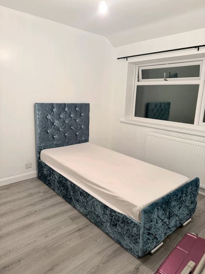 Room available  Main Photo
