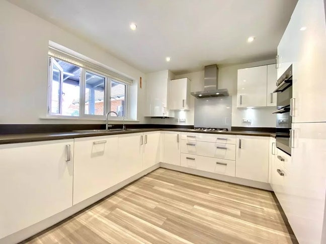 Luxury Rooms in Modern Detached House |Parking  Main Photo